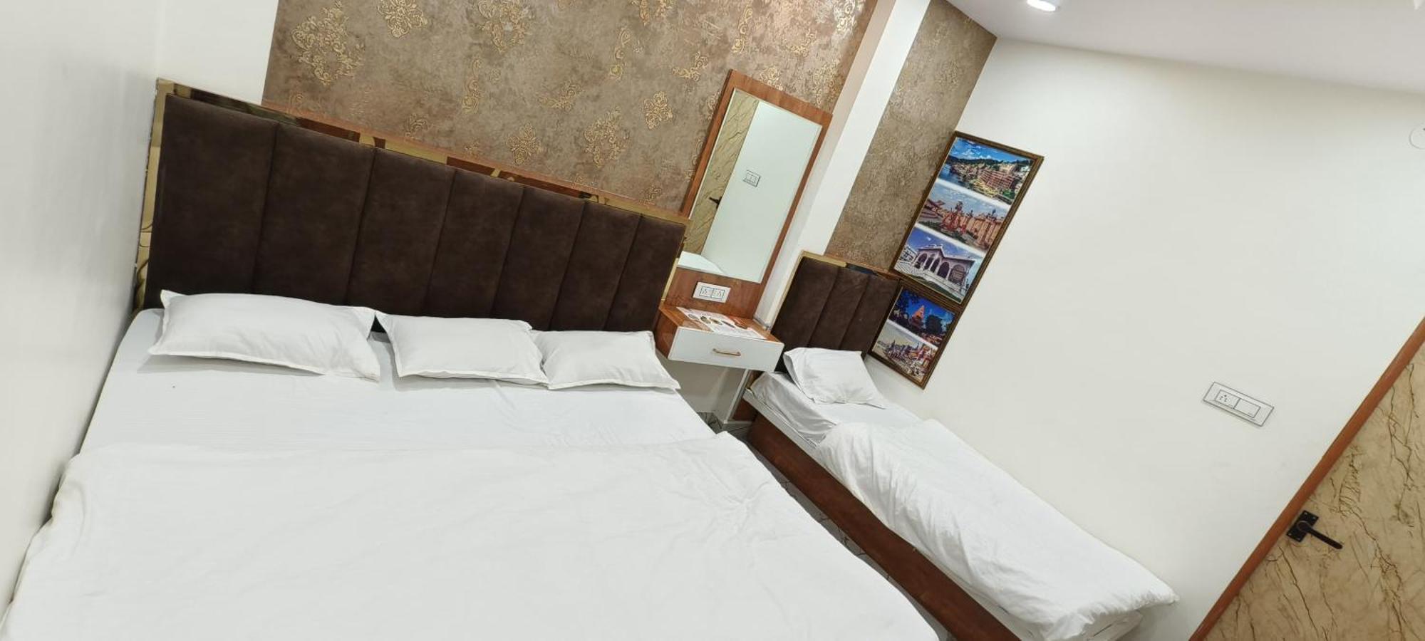 Hotel Malay Inn 乌贾因 外观 照片