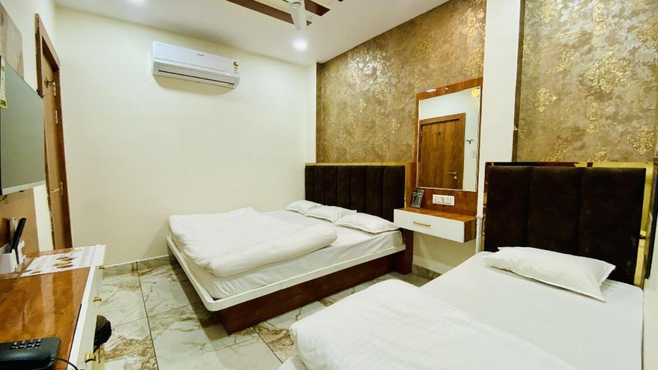 Hotel Malay Inn 乌贾因 外观 照片