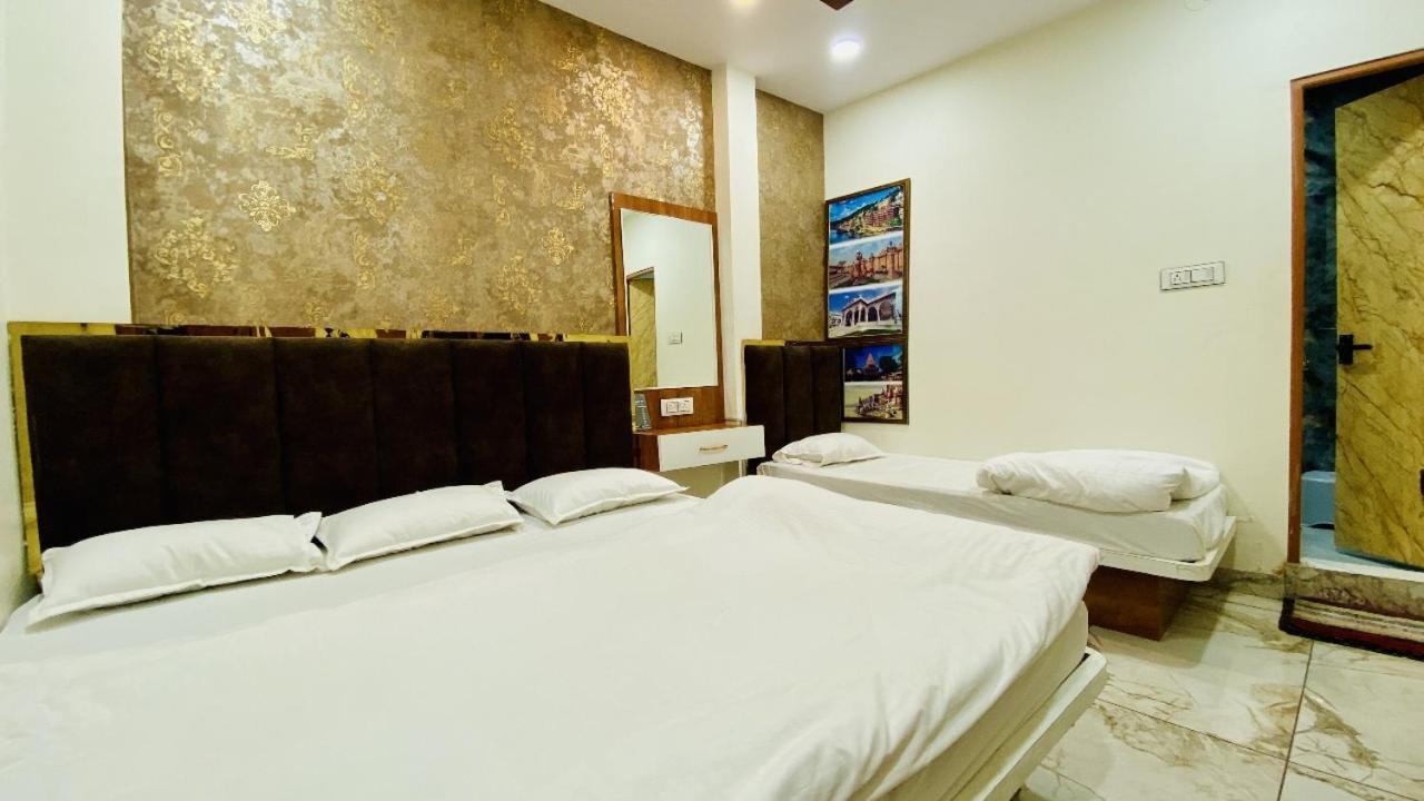 Hotel Malay Inn 乌贾因 外观 照片