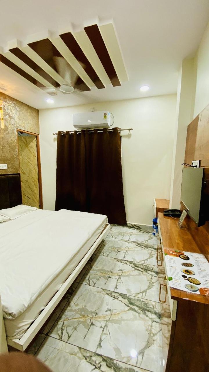 Hotel Malay Inn 乌贾因 外观 照片