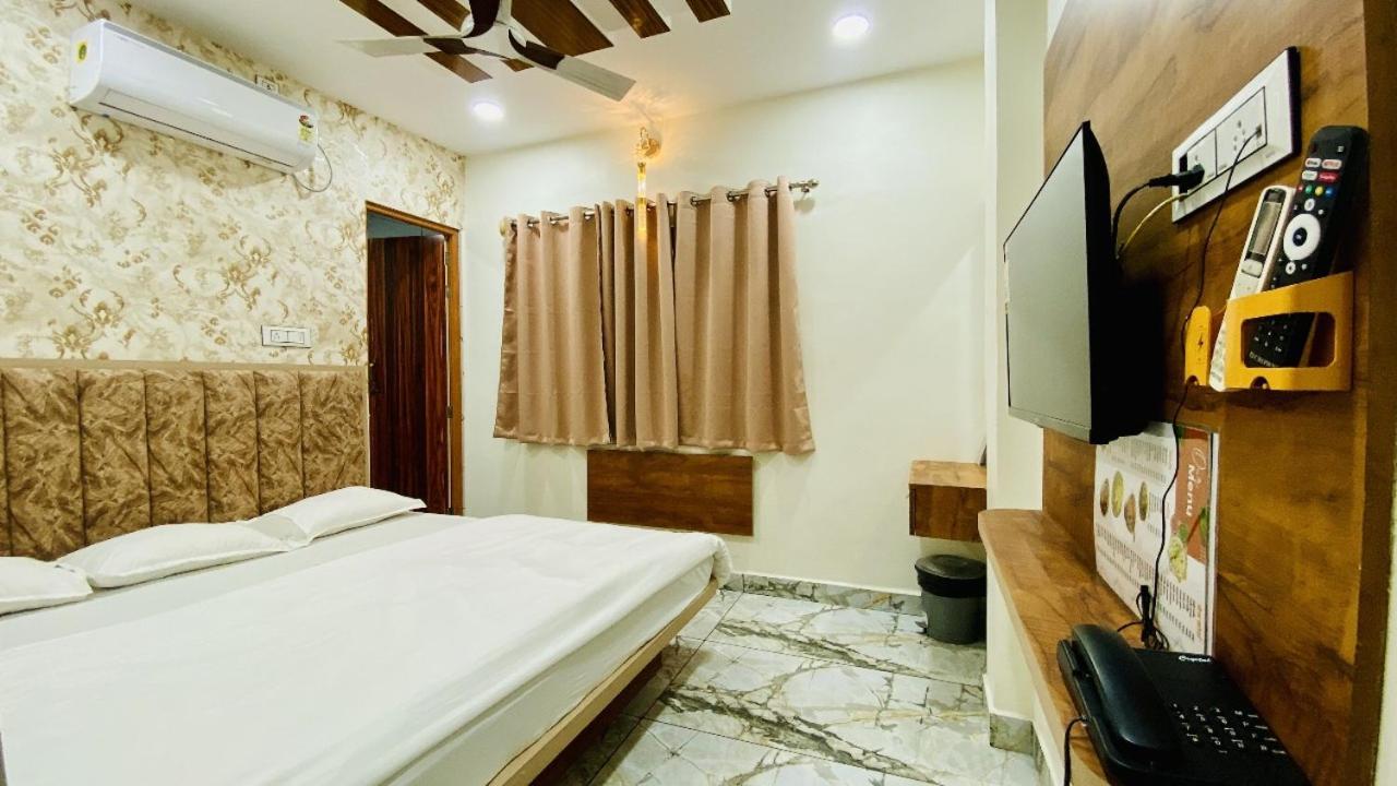 Hotel Malay Inn 乌贾因 外观 照片