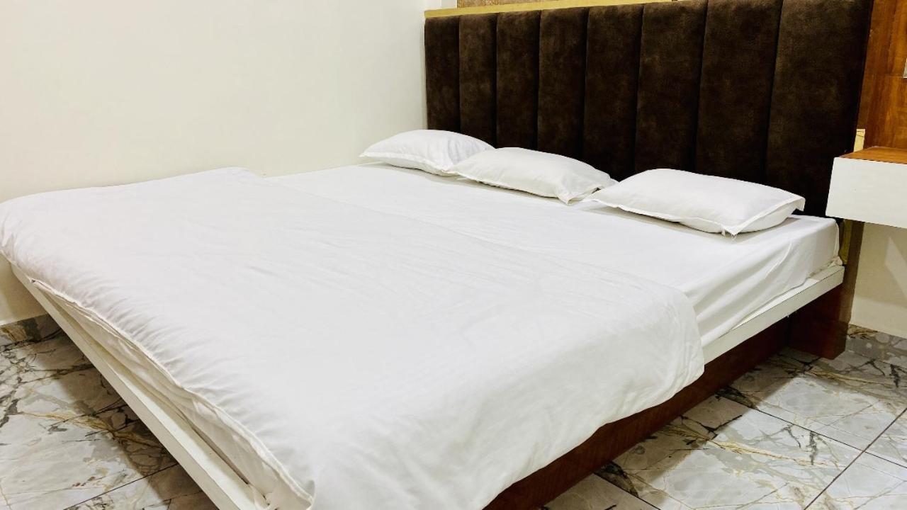 Hotel Malay Inn 乌贾因 外观 照片