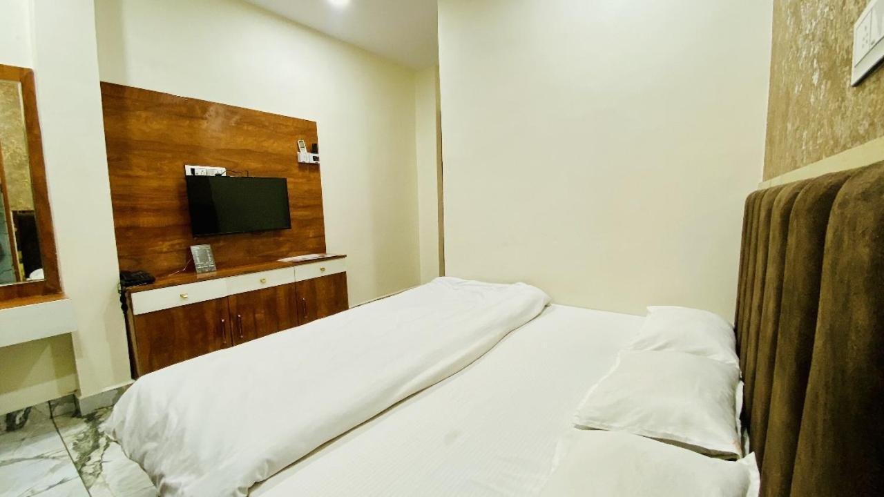 Hotel Malay Inn 乌贾因 外观 照片